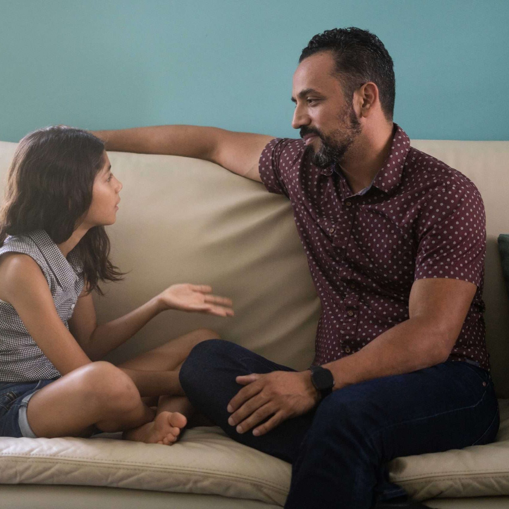 Father-and-daughter-sitting-on-sofa-and-arguing